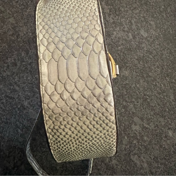 DOONEY & BOURKE NORTH/SOUTH REESE SHOULDER BAG IN METAL GREEN , RED INTERIOR - Picture 8 of 17